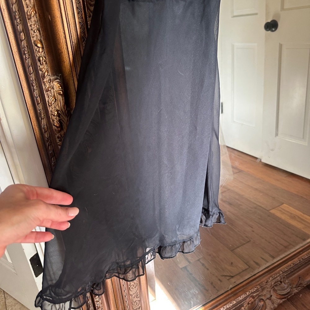 Elegant Black Lace Trim Nightgown - Picture 2 of 6